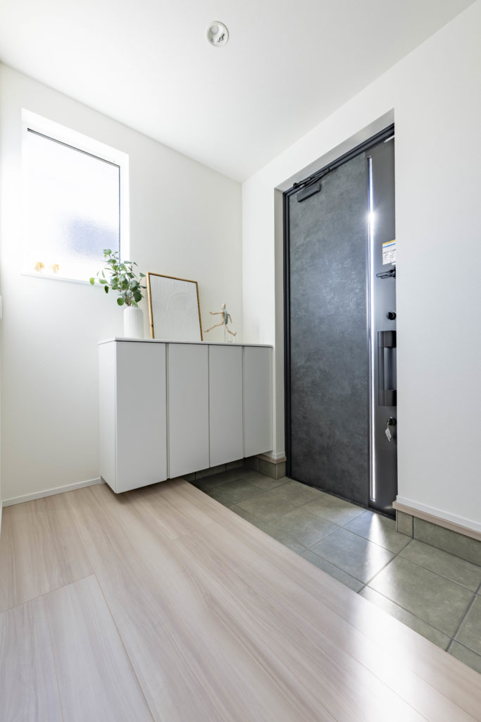 【浜松市】リビング充実！子育てに優しい家事ラクな家　クラビスホーム　　玄関