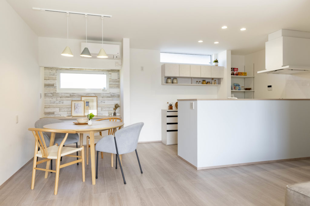 キッチンとダイニング　平屋風の家　浜松市　クラビスホーム