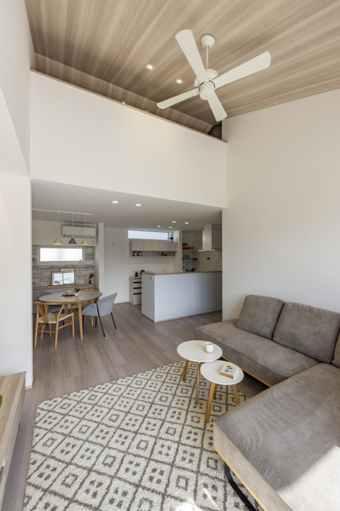 平屋風の家　浜松市　クラビスホーム　リビング　吹き抜け
